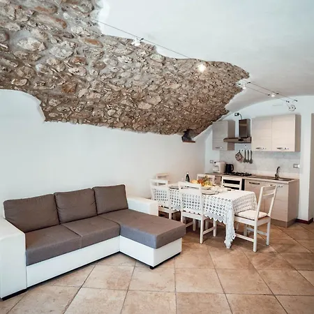 Corte Isabel Rustico Garda 科斯特曼诺